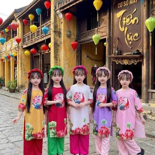 ÁO DÀI BÉ GÁI HOA CẨM THẠCH