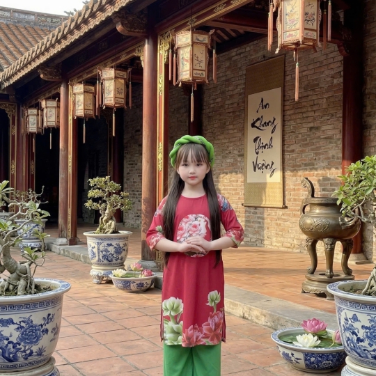 ÁO DÀI BÉ GÁI HOA CẨM THẠCH