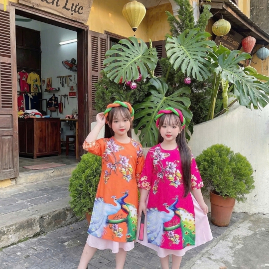 ÁO DÀI BÉ GÁI HỌA TIẾT CÒ HOA SEN
